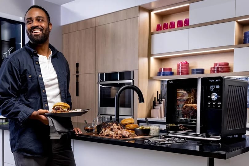 Megcsinálták a beltéri BBQ-gépet, amellyel úgy lehet a konyhában barbecue-zni, hogy nem lesz füstszagú a lakás