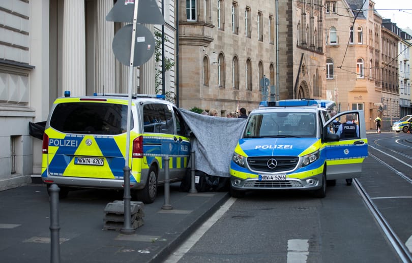 Nem gyilkosság áldozata lett az a férfi, akinek a fejét a bonni bíróság bejárata előtt találták meg