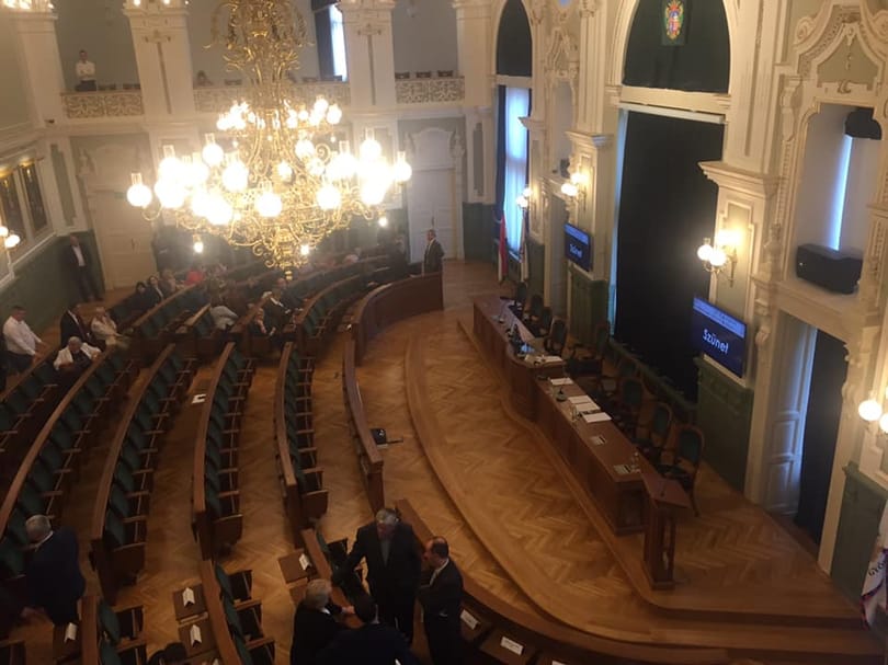 Emeleti karzatra terelték a sajtót a győri közgyűlés megalakulásakor