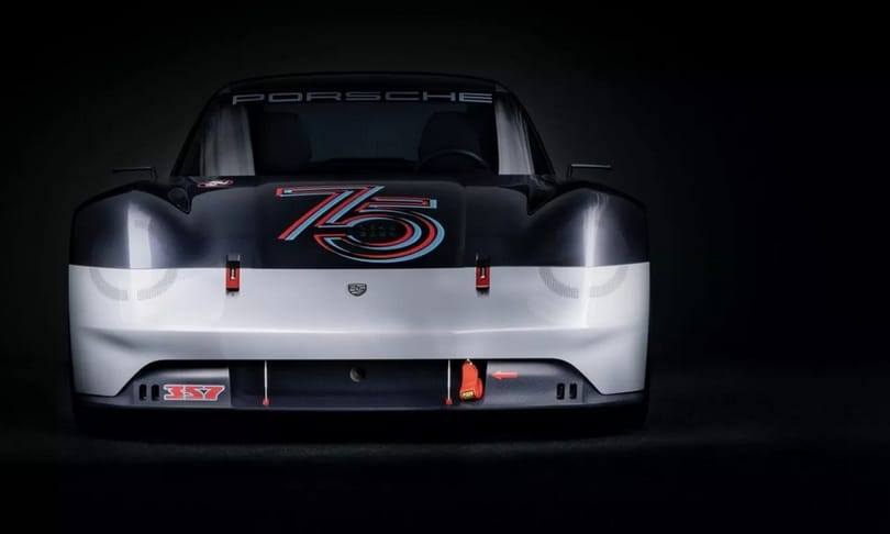 500 lóerős szívómotor a szíve az első Porsche 75. születésnapjára érkezett újdonságnak