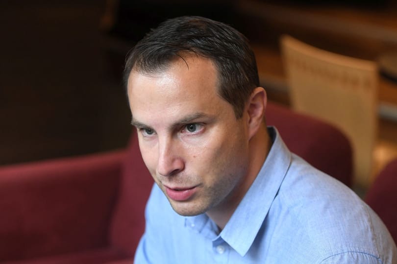 Elengedték az ellenzéki képviselő büntetését, amit a dudálós tüntetésen kapott