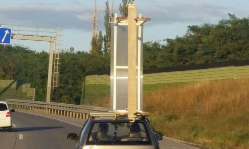 A nap kérdése: mit szállít ez a Suzukis az M0-son, és szabályosan teszi-e?