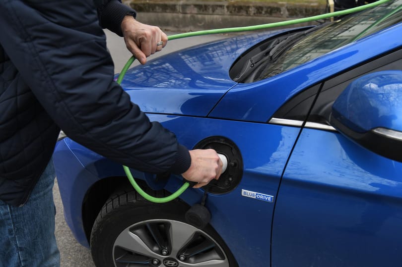 Tömegek váltanának elektromos autóra