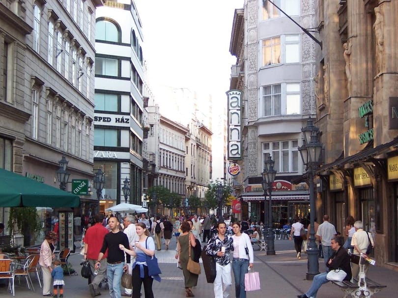 Újabb divatcég a Váci utcában