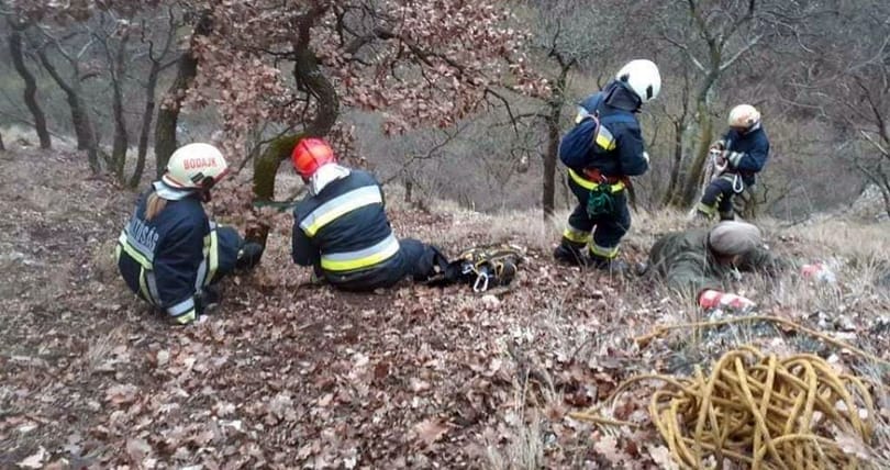 A Gaja-völgyi sziklafalon ragadt egy férfi, a tűzoltók hozták le