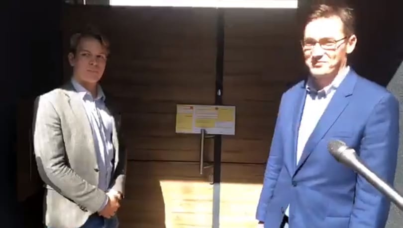 Csekket vitt Rogánnak Karácsony, hogy befizethesse a Tiborcz-adót