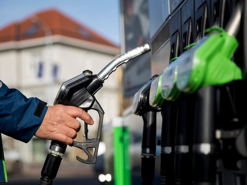 Újabb emelés jön – egy hét alatt 30 forinttal drágul a dízel