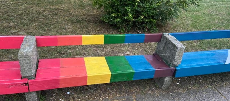 Mezőkövesden egy napig húzta a szivárványos pad