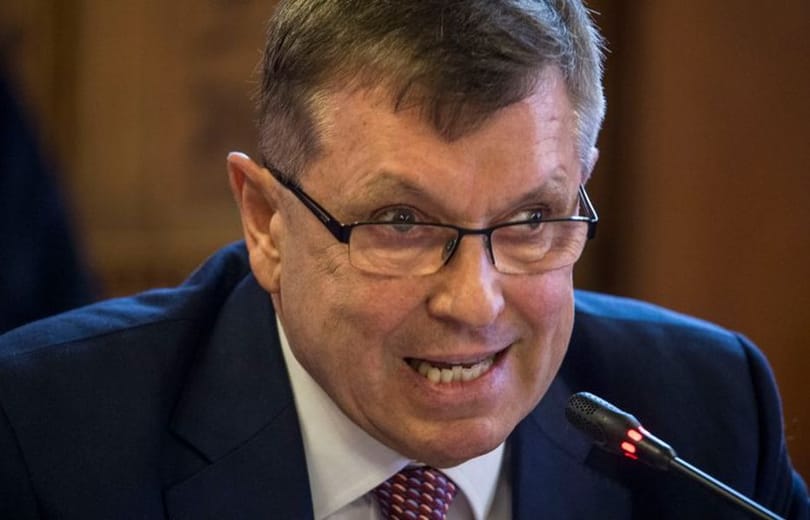 V alakú kilábalási pályát vizionál, Parraghot 