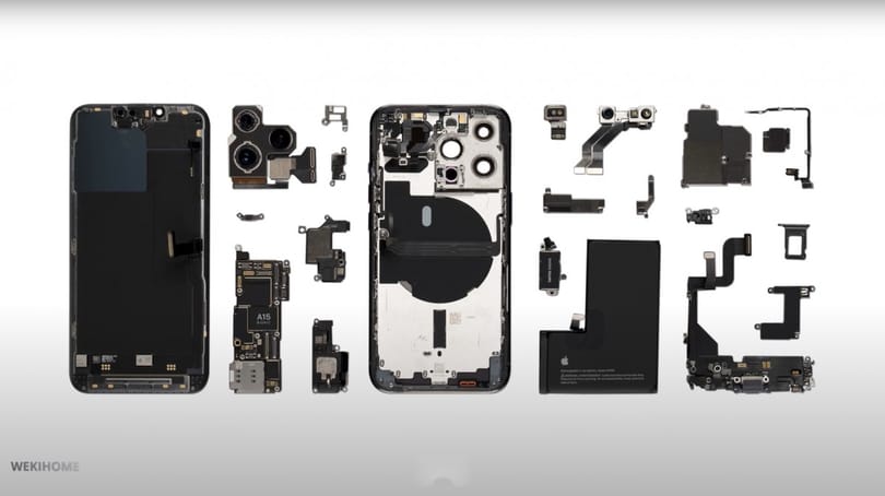 Darabokra szedték az iPhone 13 Prót – videó