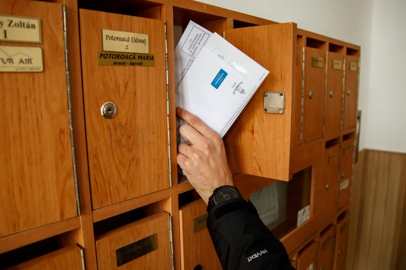 Nagyon unják a postások, hogy sorsjegyet és biztosításokat kell rátukmálniuk az emberekre