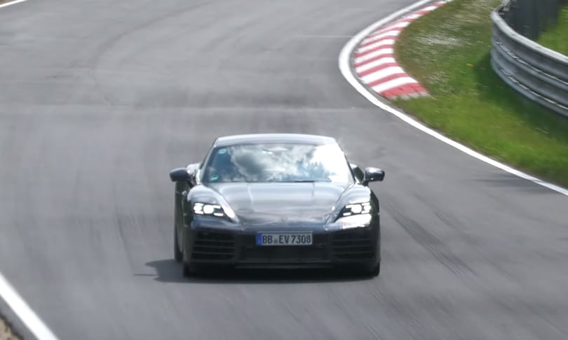 Videón a Porsche sokat késő titokzatos elektromos sportkocsija