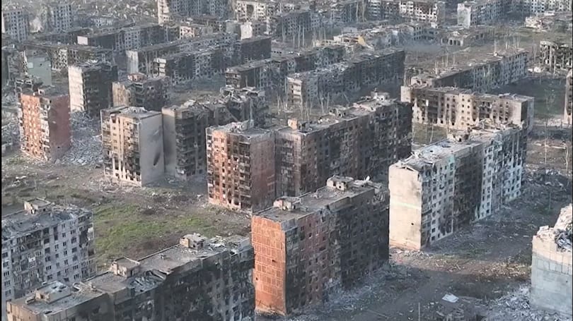 Az ukránok megszállták a Bahmutra néző magaslatokat, és tüzérségükkel képesek belőni az egész várost