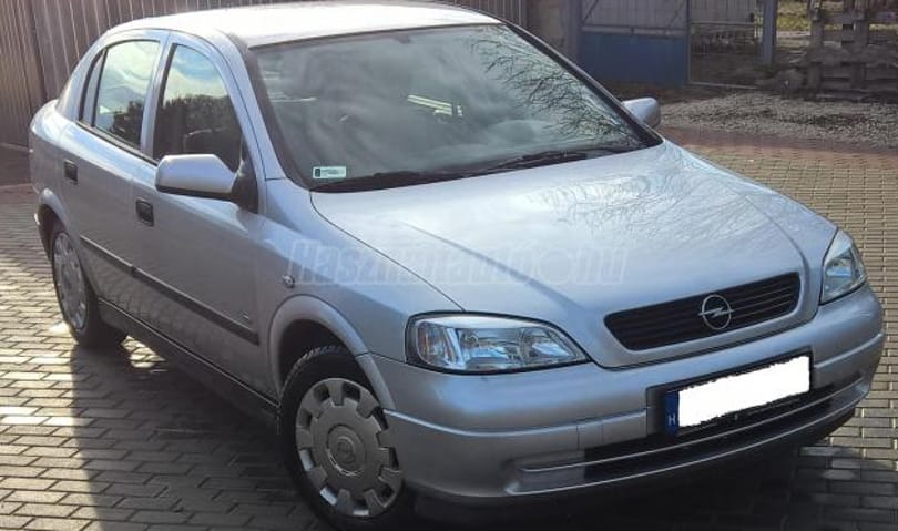Opel Annának egy dögös kis fruska miatt mennie kell – itt egy elég egyedi autóhirdetés