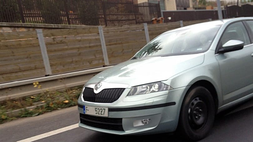 Álca nélkül fotózták az új Skoda Octaviat