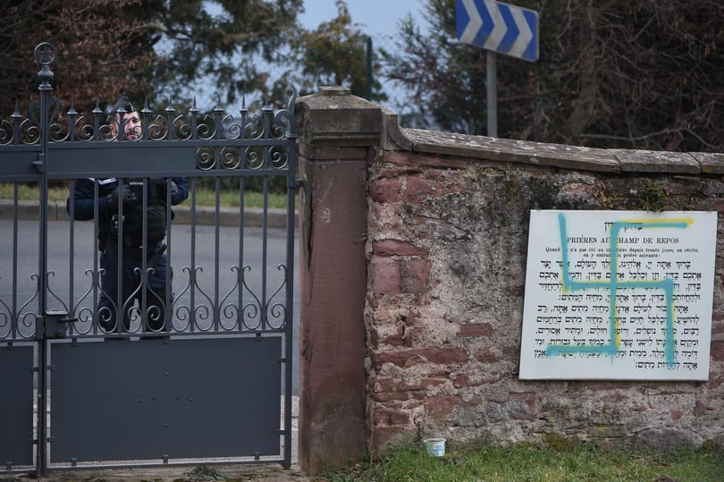 Meggyaláztak egy zsidó temetőt Franciaországban az antiszemitizmus elleni országos tiltakozás előtt