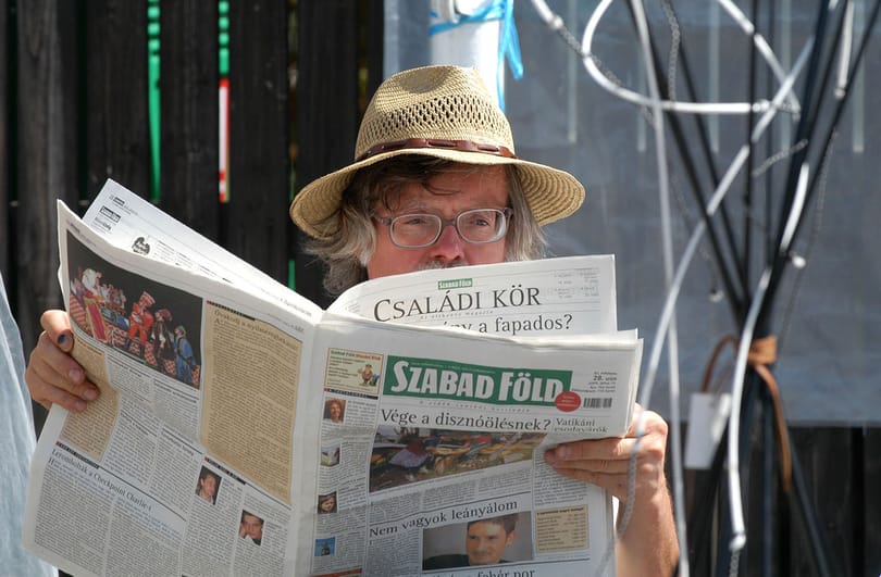 Előre szóltak néhány szocinak, hogy eladják a Szabd Földet