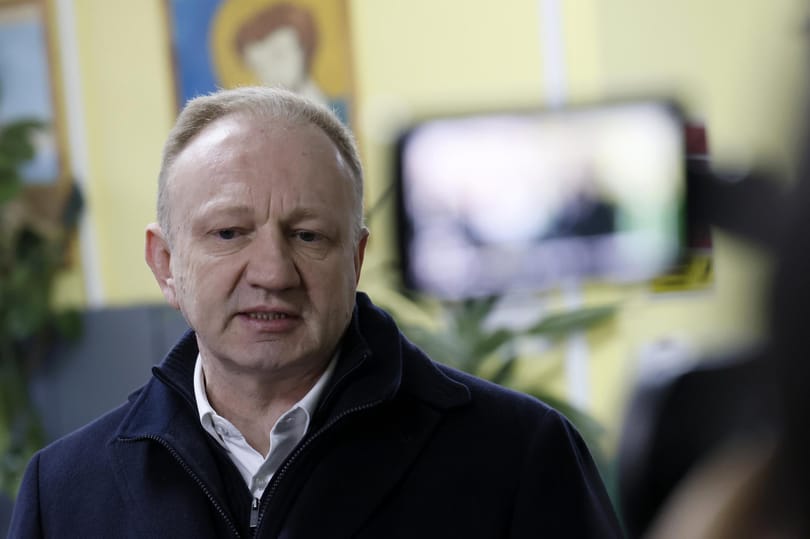 A szerb ellenzék szerint Belgrádba buszoztatott szavazókkal csalta el Vucic a választást
