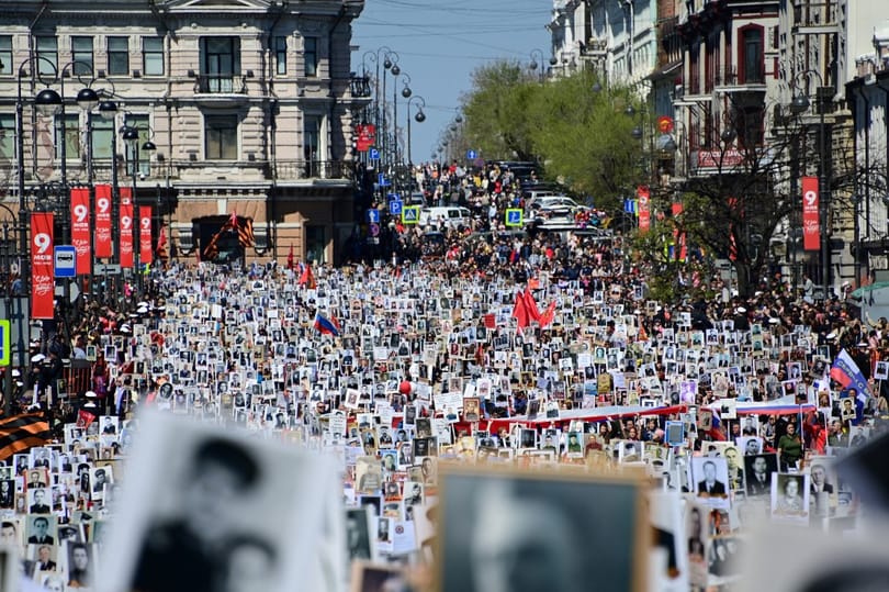 Videóban mutatta meg az ukrán külügy a győzelem vonuló katonákat és haditechnikát 