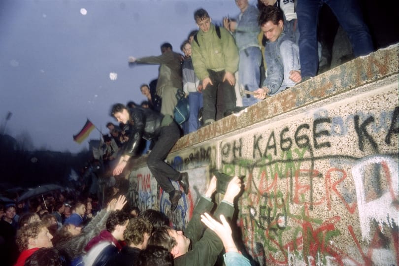 Meghalt, akinek a bakija megnyitotta a berlini falat