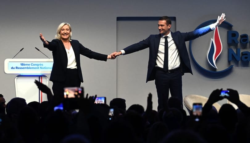 27 éves elnök váltja pártja élén Marine Le Pent