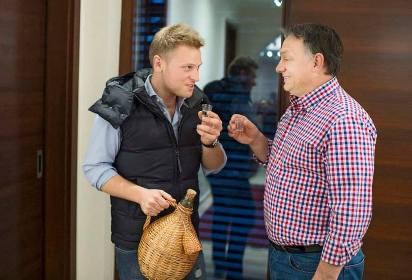 Áprilisi mérleg Tiborczéknál: újabb három helyet világíthat ki az Orbán-vő cége