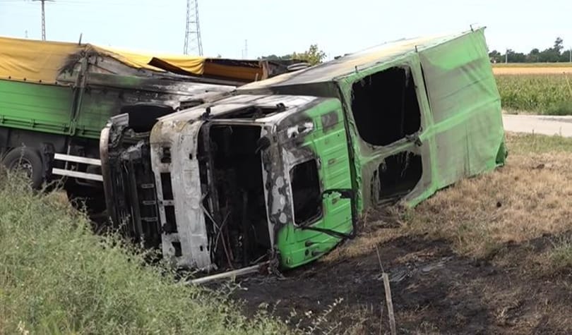 A tetőablakon át menekült egy kigyullad kamionból a sofőr