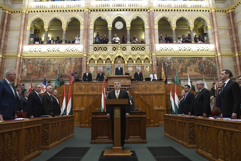 A jég hátán is megélő fiatalokkal építené a virágzó Magyarországot Orbán