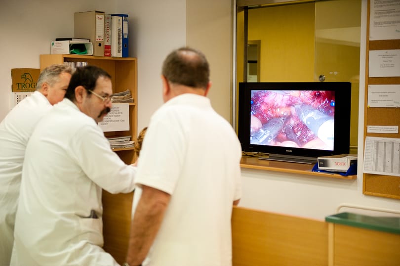 Robotsebész bemutató a Honvédkórházban