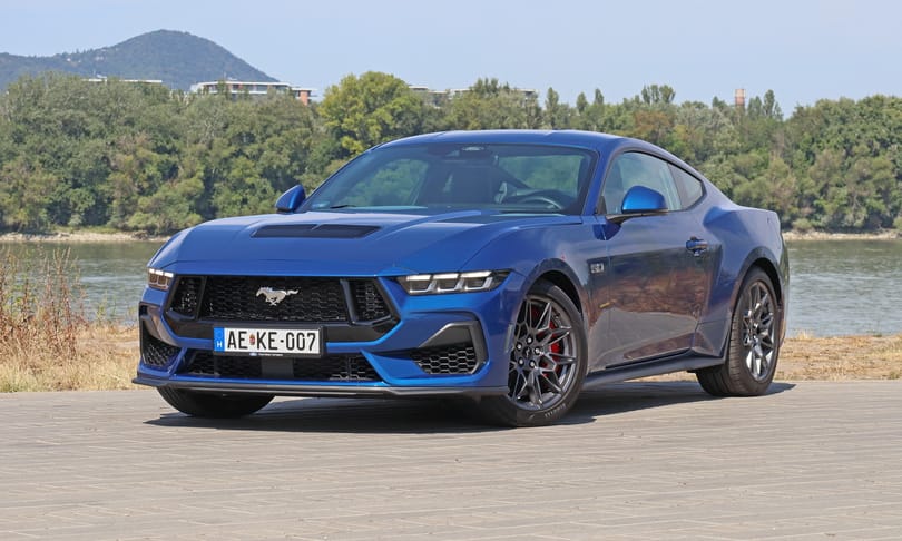 Zéró villany, semmi turbó, csak az őszinte V8: meghajtottuk a vadonatúj Ford Mustangot