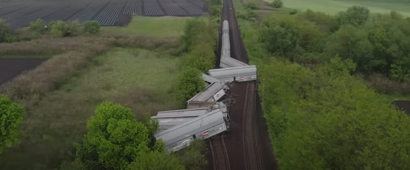 Egy hónap és másfél milliárd forint kellett, hogy újra használható legyen a vágány Újfehértónál a tehervonat-kisiklás után