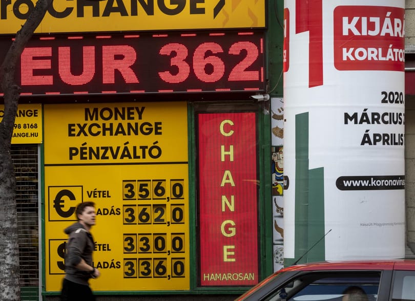 Mindenkori mélypontja közelébe zuhant szerda este a forint