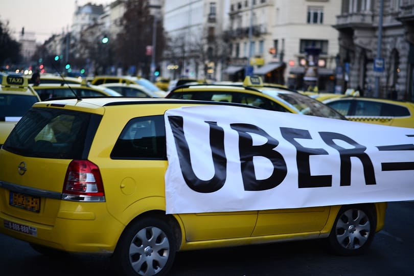 Estére vidéki erősítés érkezhet a tüntető taxisokhoz