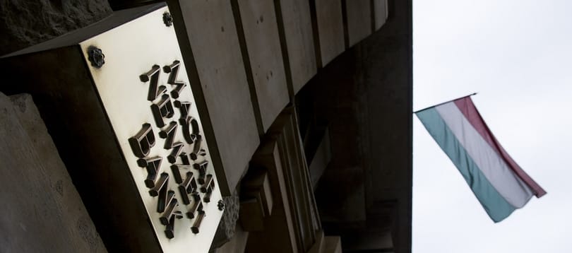 Megírtuk, erre hirtelen leváltották a tőzsdei céget irányító bűnözőt