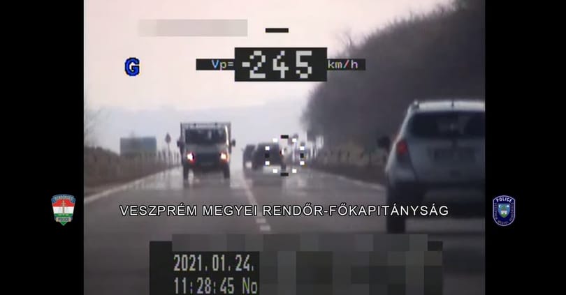 Videó: a rendőrök 245-ös tempónál meszeltek le egy sofőrt a 710-es főúton
