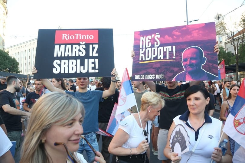 Szeretettel a Vajdaságból: Zavarba ejtően alacsony színvonalon vitázott a szerb parlament a lítiumügyről