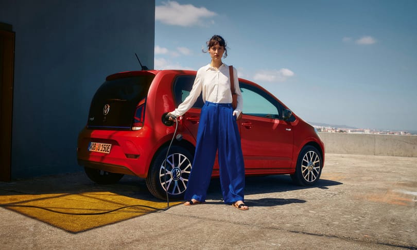 Ismét kapható a VW apró és olcsó villanyautója