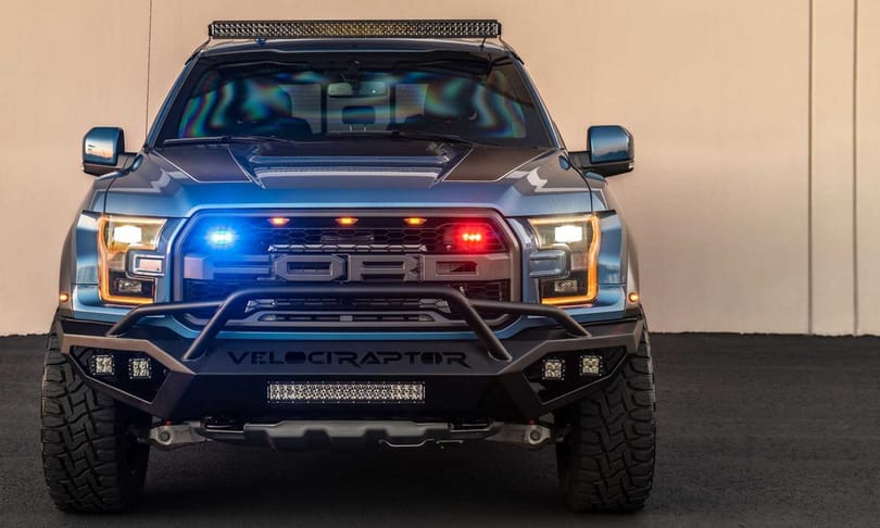 Hatalmas, golyóálló amerikai pickup tűnt fel