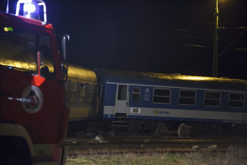Kisiklott vonat: napokig tarthat még a helyreállítás
