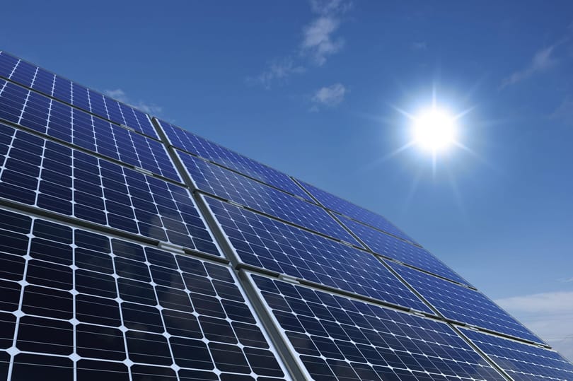 Ilyen az ingyenáram: annyit termeltek napenergiával, hogy 0-ra vitték az áram árát