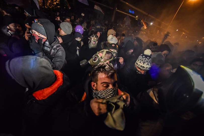 A Momentum üzent Ádernek: Megyünk füstbombát venni