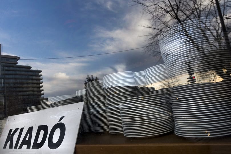 Új adóval sújtaná a kormány a lakásbérbeadókat: 1500 forint/négyzetméter