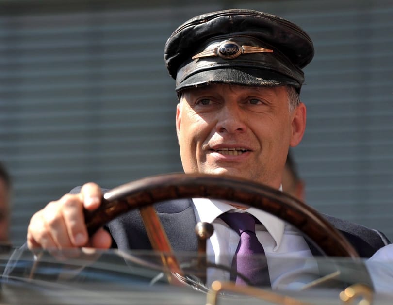 Orbán Viktor nem vezetheti 15 millió forintos kisbuszát