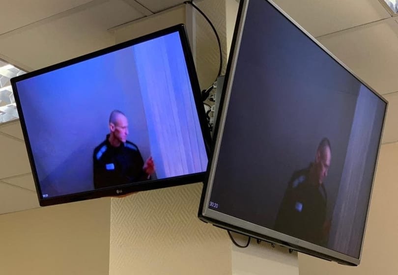 Teázás közben említették meg Navalnijnak, hogy három új ügyben is vizsgálódnak ellene