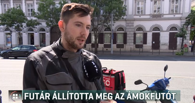 Kitüntették a pizzafutárt, aki saját robogójával állított meg egy ámokfutót Budapesten