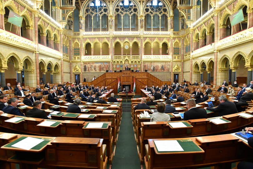 A kulturális szféra dolgozóinak státuszvesztéséről is dönthet kedden a parlament