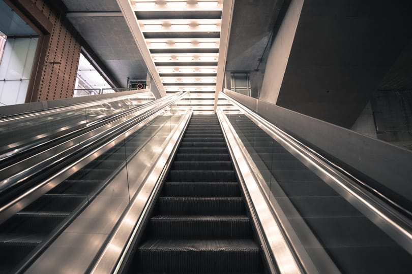 Füstölt a Szent Gellért téri metró mozgólépcsője