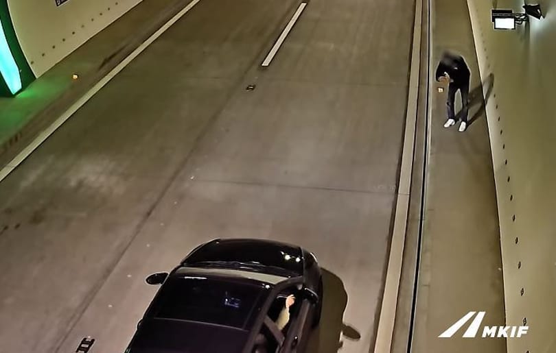 Életveszélyes mutatvány: fiatalok álltak meg videózni az M85-ös sztrádaalagútban