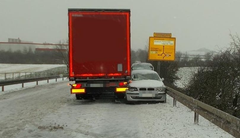 Rosszul lett a volán mögött, akciófilmbe illően mentette meg a kamionos