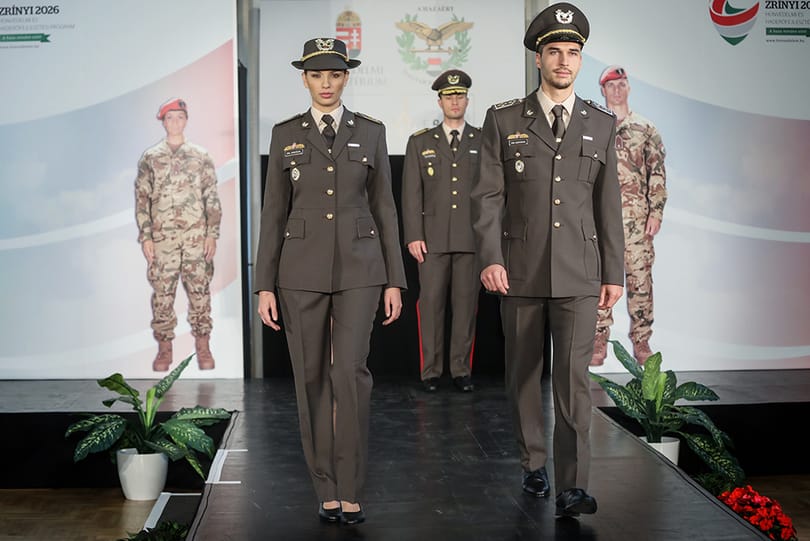 Bemutatták az új honvéd egyenruhákat